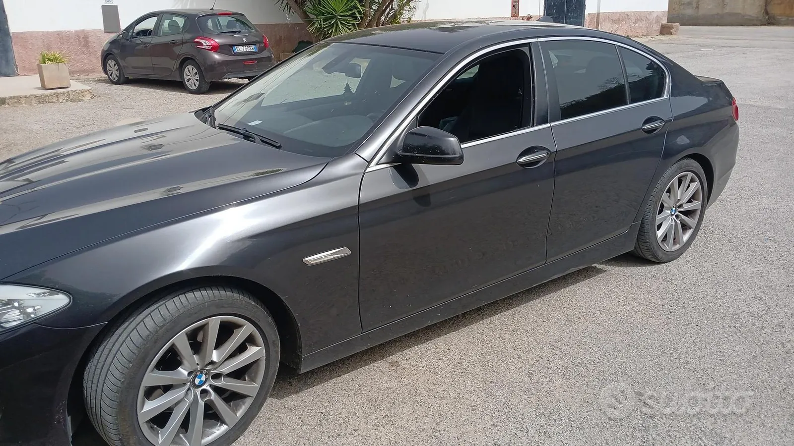 BMW 5 Series 2011 photo 2