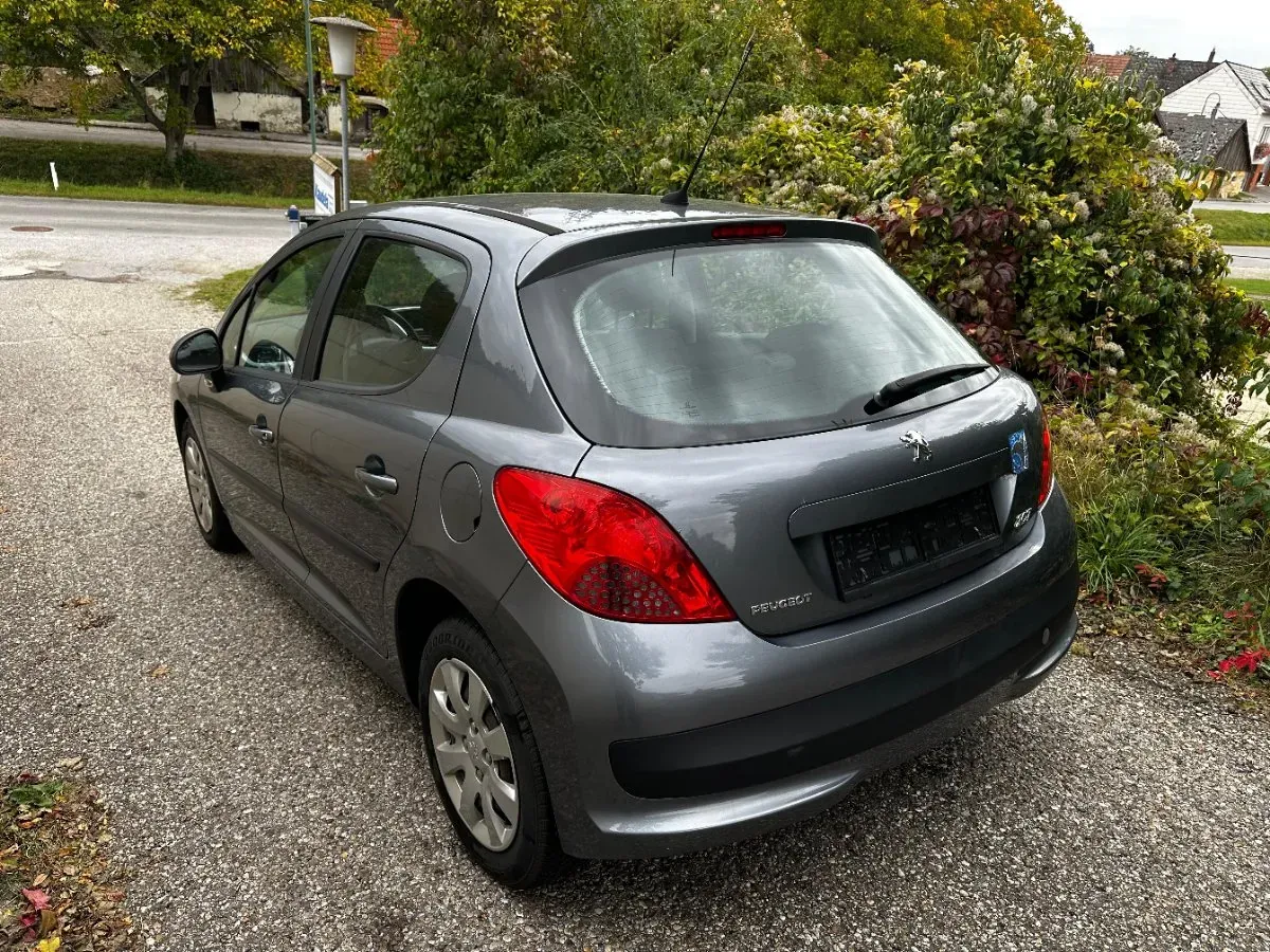 Peugeot 207 2009 photo 3