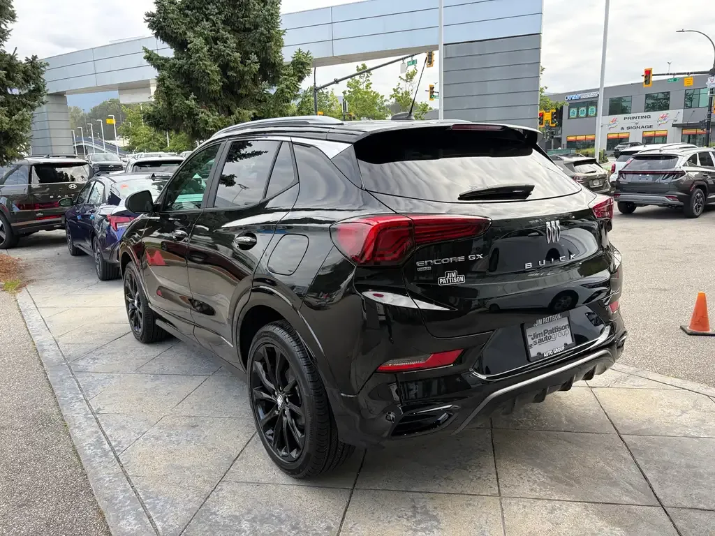 Buick Encore 2025 photo 3