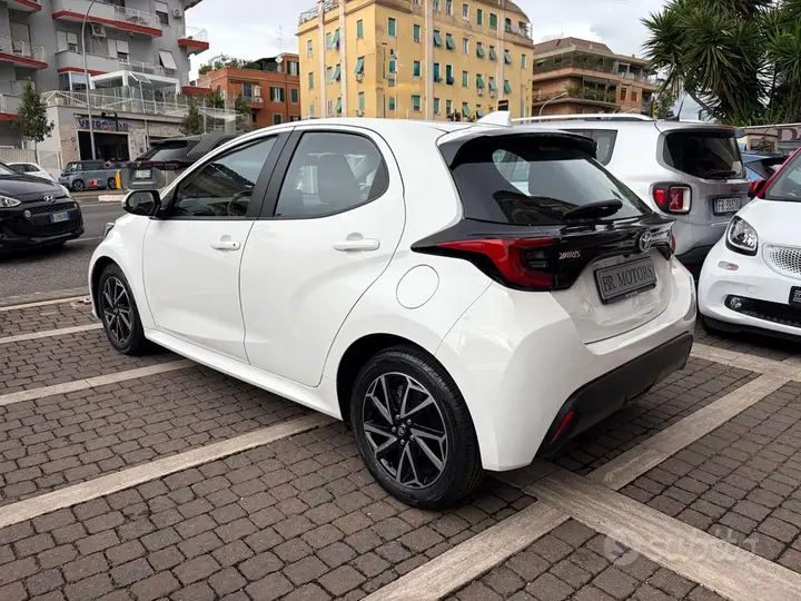 Toyota Yaris 2022 photo 2