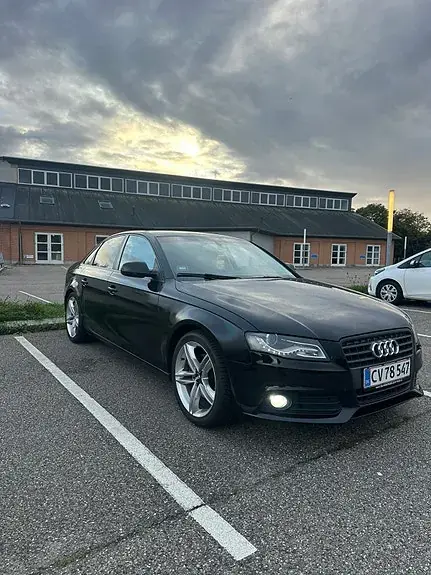 Audi A4 2011 photo 2