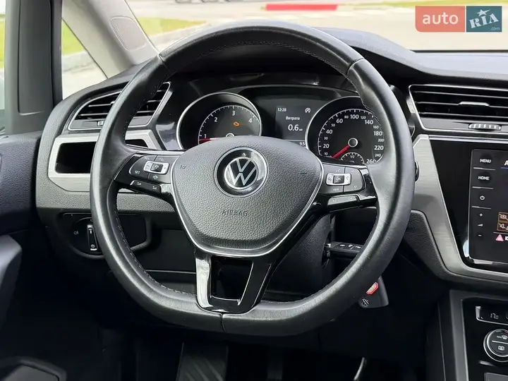 Volkswagen Touran 2022 photo 3