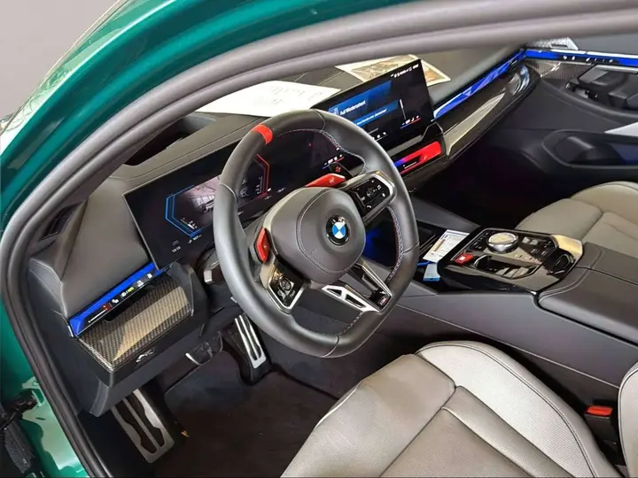 BMW M5 Touring 2025 photo 4
