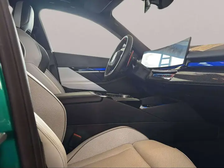 BMW M5 Touring 2025 photo 5
