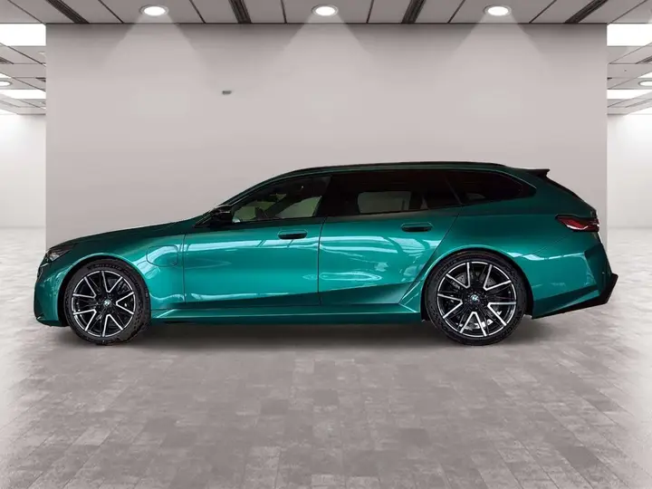 BMW M5 Touring 2025 photo 3