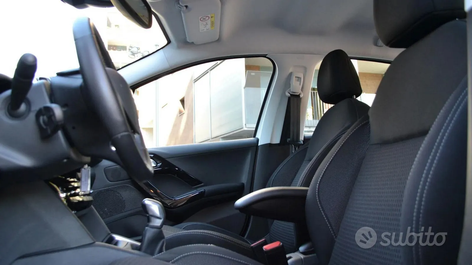 Peugeot 208 2018 photo 5