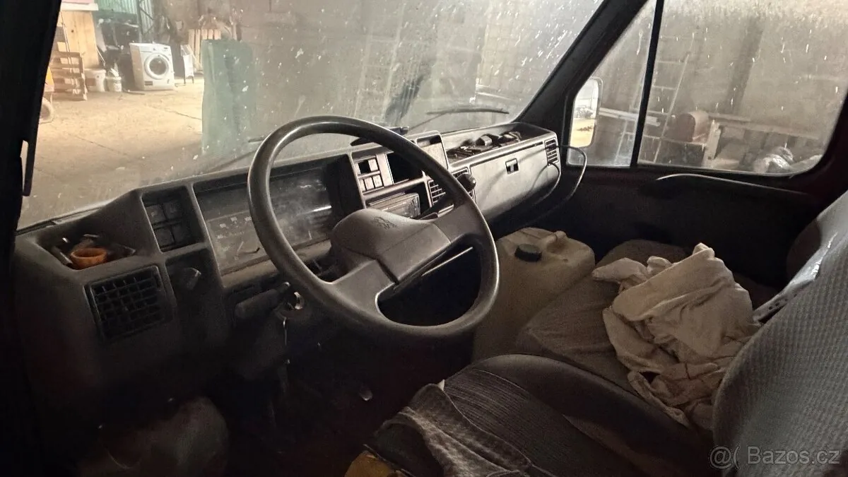 Peugeot J5 photo 4