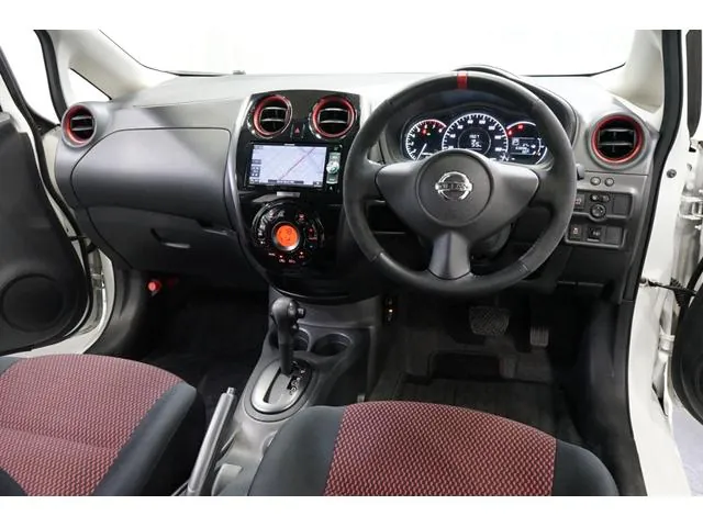 Nissan Note 2015 photo 2