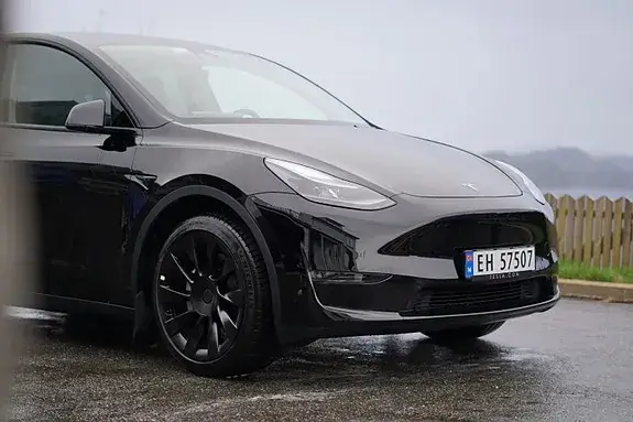 Tesla Model Y 2024 photo 3