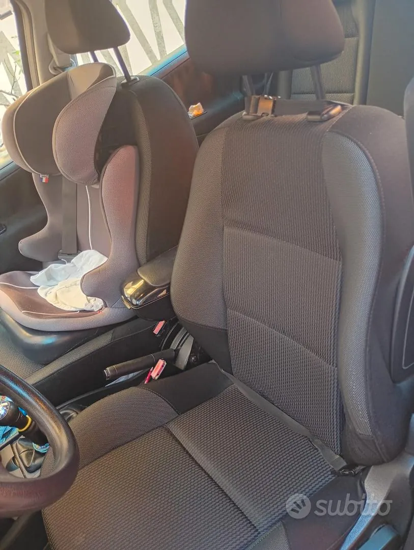 Peugeot 207 2013 photo 2