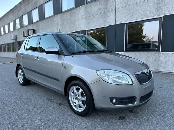 Skoda Fabia 2007 photo 2