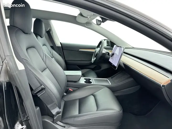 Tesla Model 3 2023 photo 4