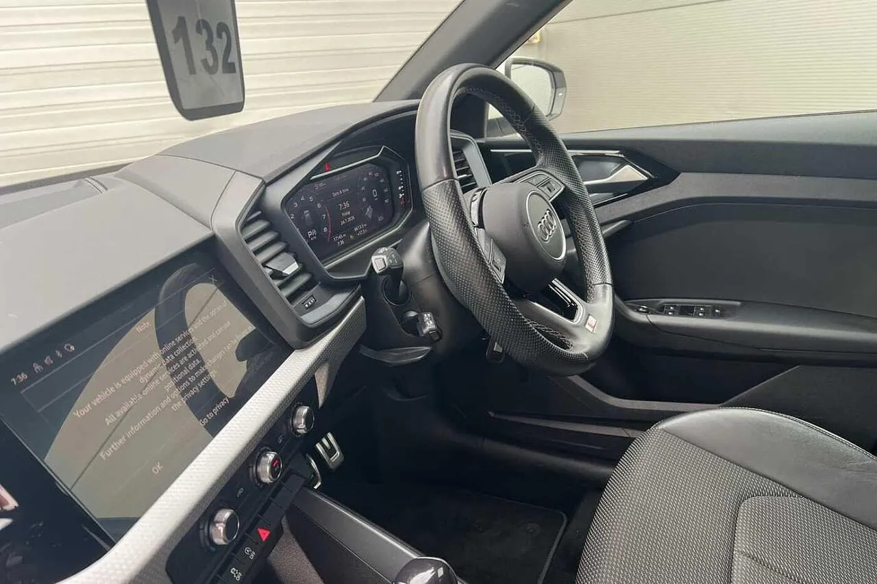 Audi A1 2023 photo 2
