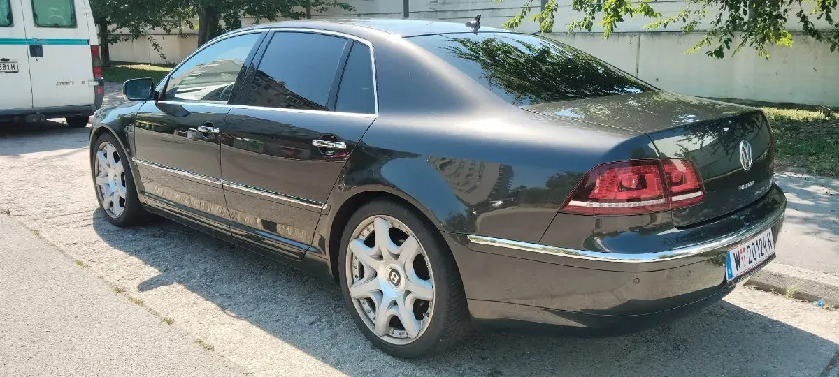 Volkswagen Phaeton 2013 photo 3