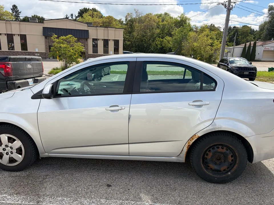 Chevrolet Sonic 2014 photo 3
