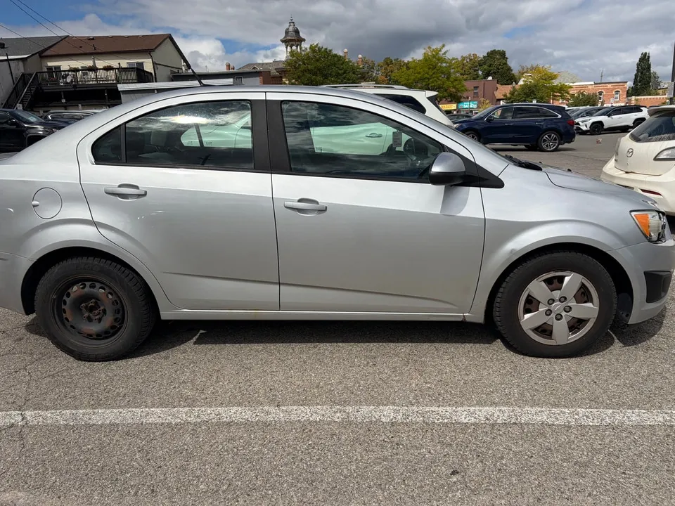 Chevrolet Sonic 2014 photo 2