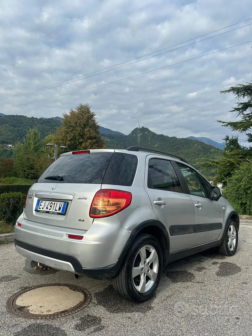 Suzuki Sx4 2011 photo 2
