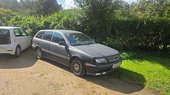 Volvo V40 1998 photo 4