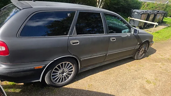 Volvo V40 1998 photo 3