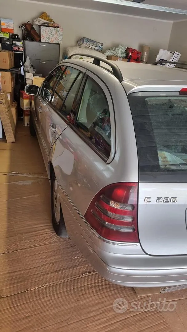 Mercedes-Benz 220 2002 photo 2