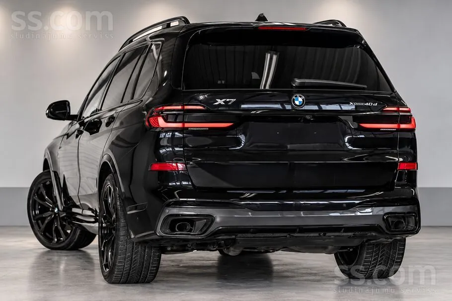 BMW X7 2023 photo 2