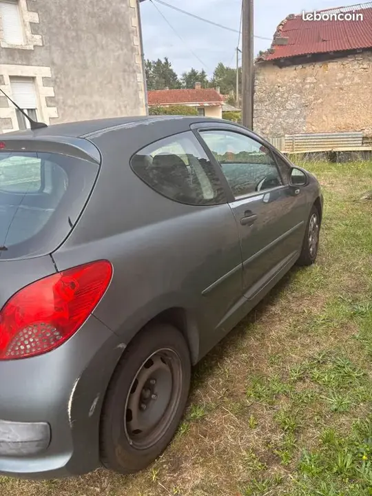 Peugeot 207 2007 photo 3