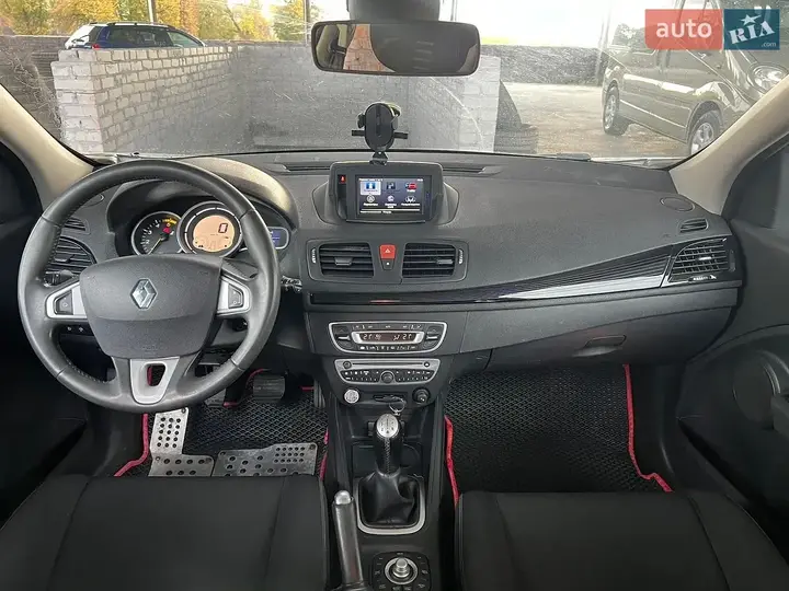 Renault Megane 2011 photo 2