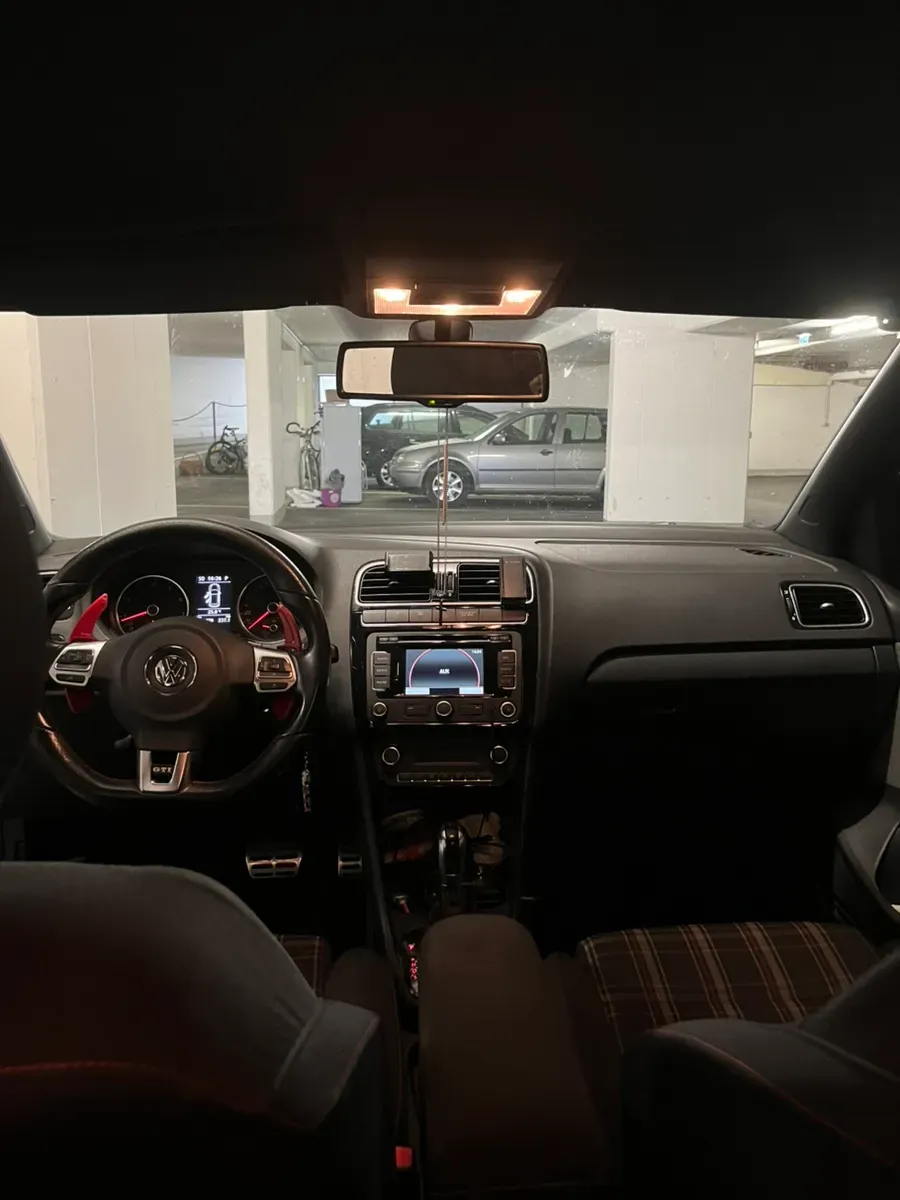 Volkswagen Polo 2011 photo 2