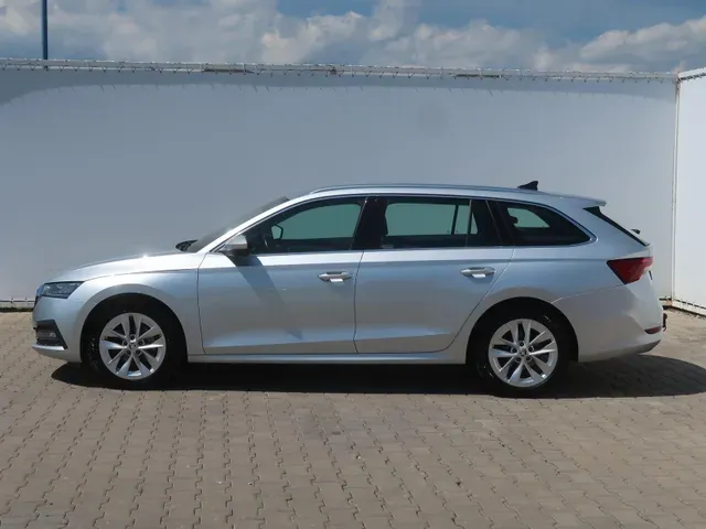 Skoda Octavia Combi 2021 photo 2