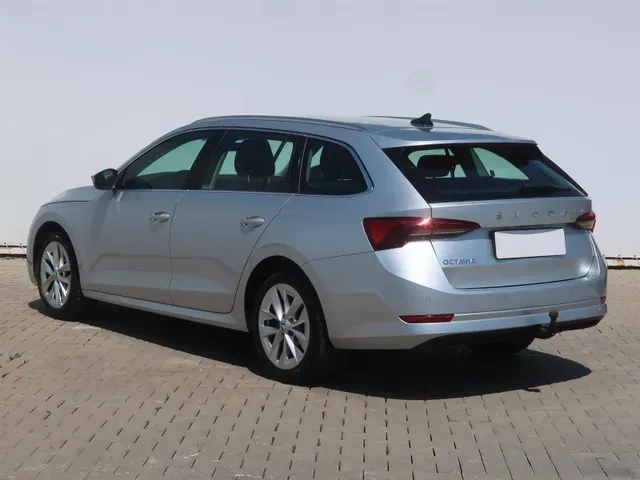 Skoda Octavia Combi 2021 photo 3