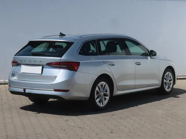Skoda Octavia Combi 2021 photo 4