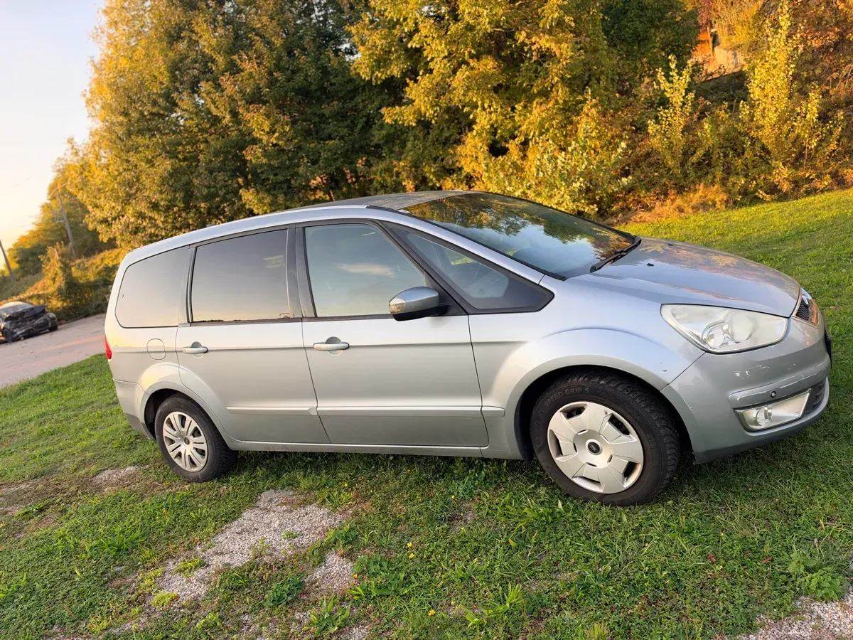 Ford Galaxy 2008 photo 3