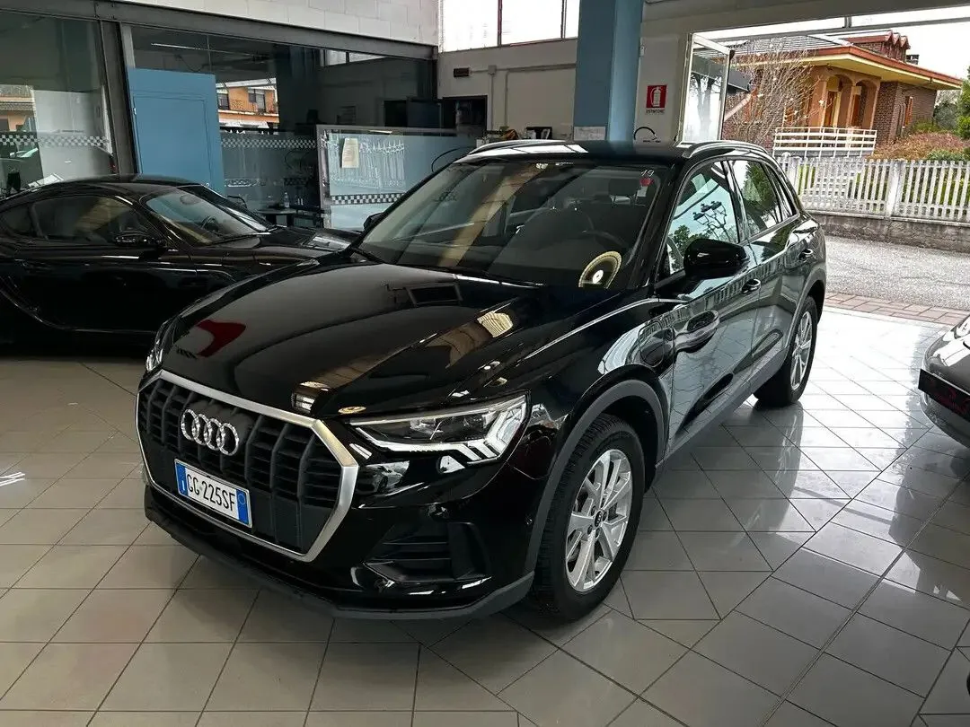 Audi Q3 2022 photo 2