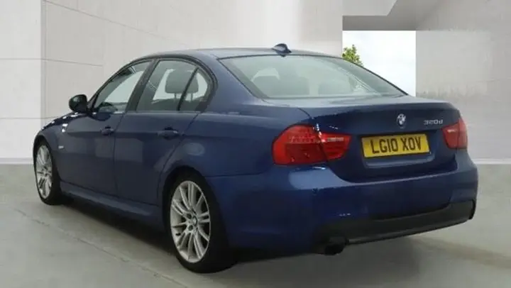 BMW 3 Series 2010 photo 3