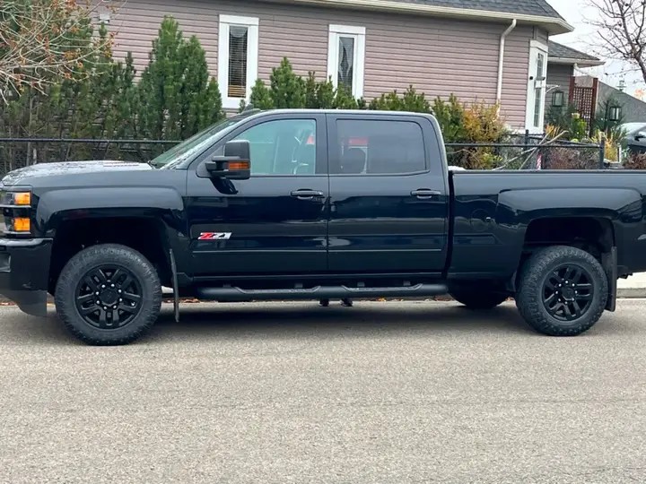 Chevrolet Silverado 2500Hd 2018 photo 2