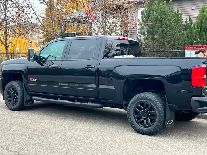 Chevrolet Silverado 2500Hd 2018 photo 3