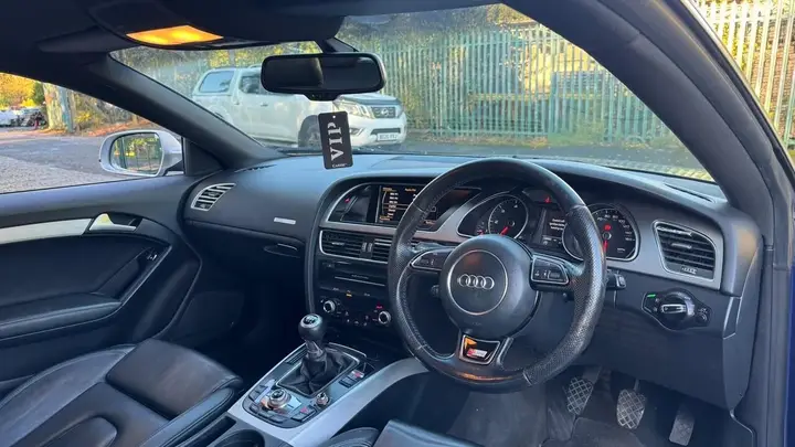Audi A5 2013 photo 2