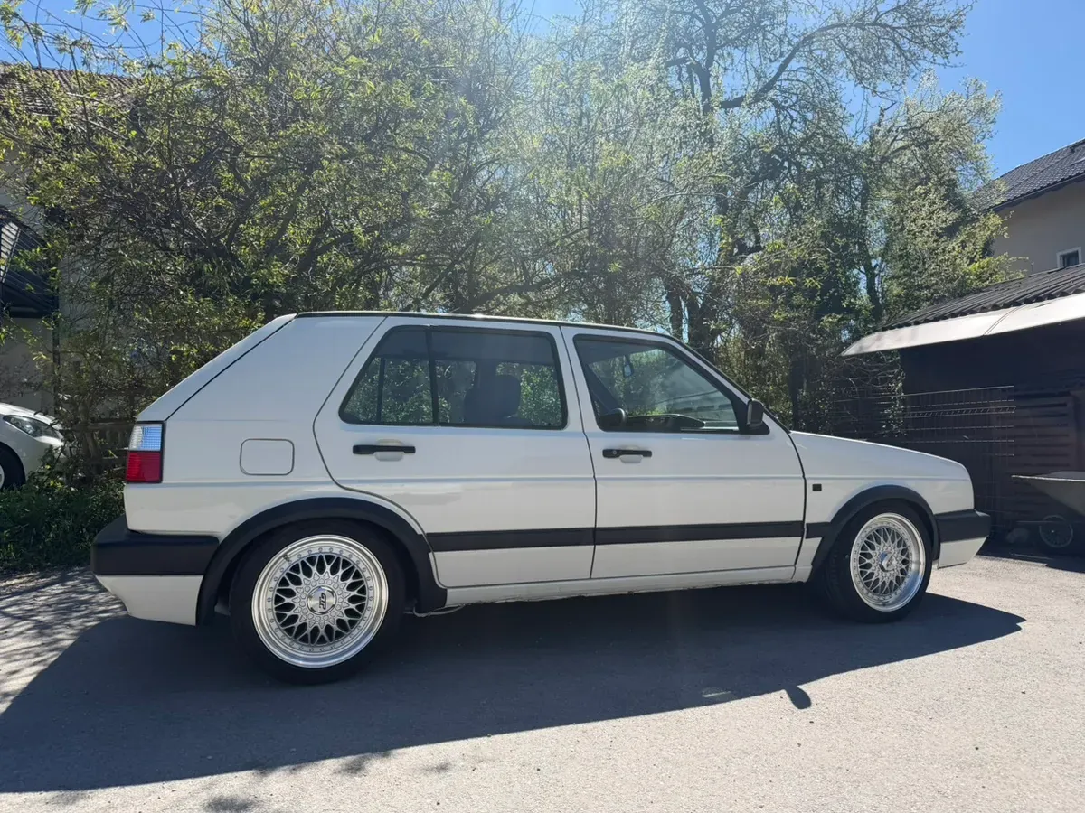 Volkswagen Golf 1990 photo 2