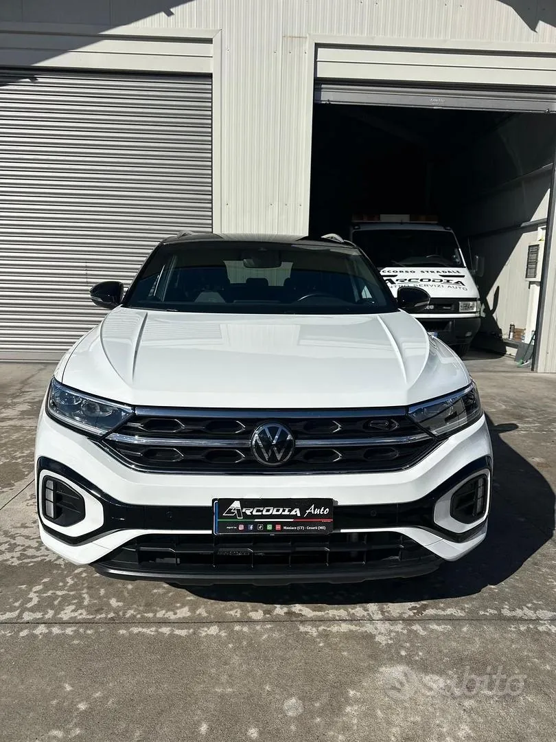 Volkswagen T-Roc 2023 photo 2
