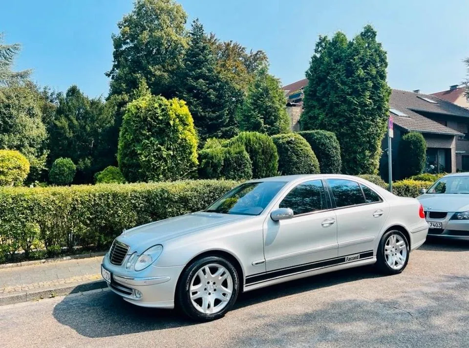 Mercedes-Benz W211