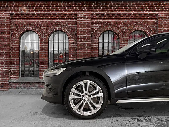 Volvo V60 Cross Country 2022 photo 2