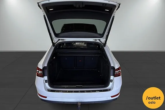 Skoda Superb 2018 photo 5