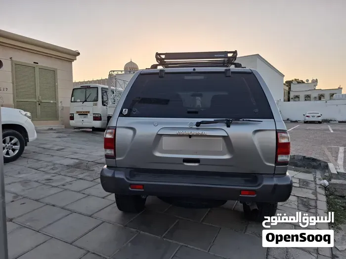 Nissan Pathfinder 2005 photo 2