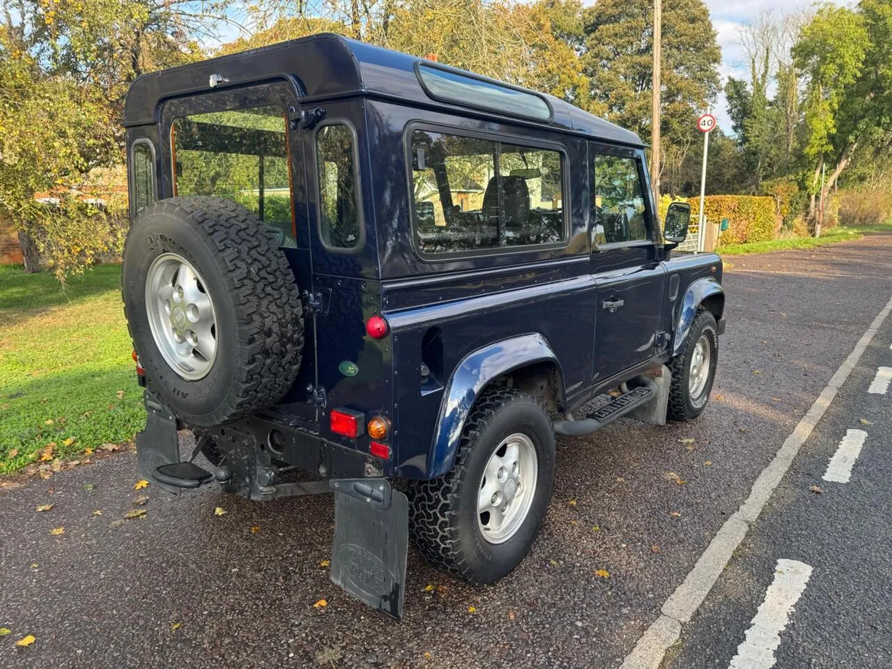 Land Rover Defender 90 2000 photo 3