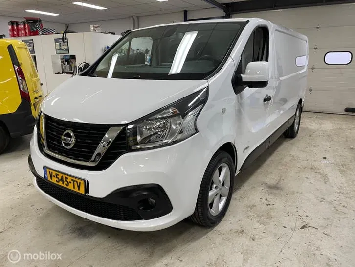 Nissan Nv300 2018 photo 2