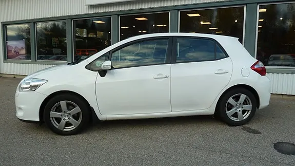 Toyota Auris 2010 photo 4