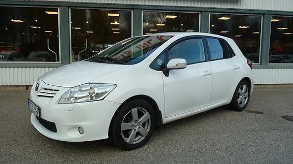 Toyota Auris 2010 photo 2