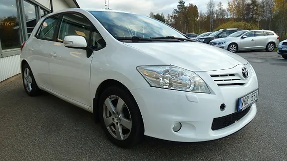 Toyota Auris 2010 photo 3