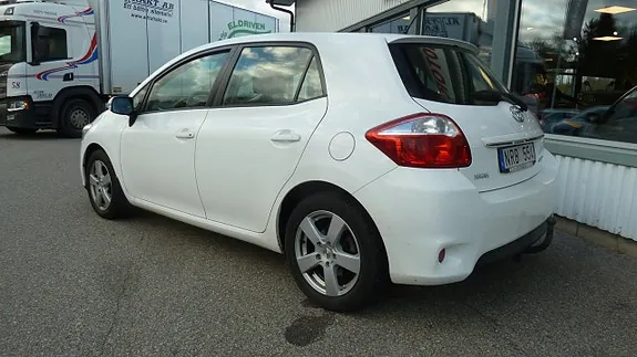 Toyota Auris 2010 photo 5