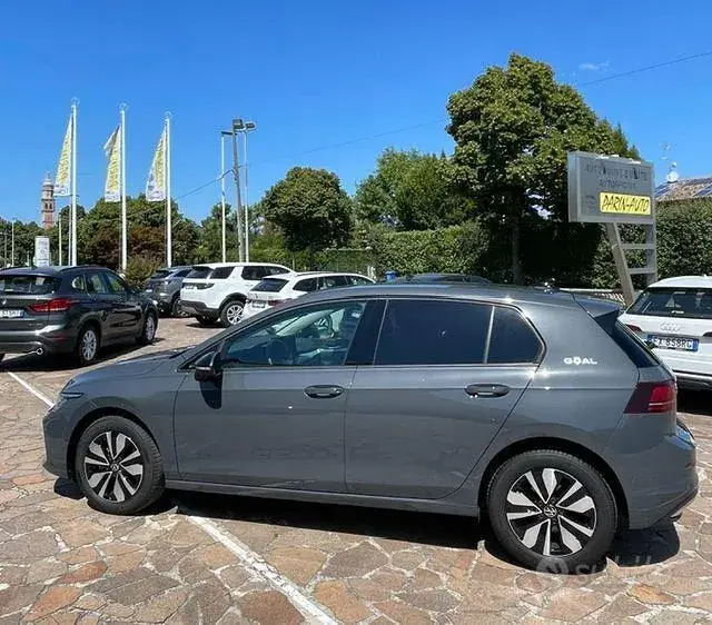 Volkswagen Golf 2025 photo 2